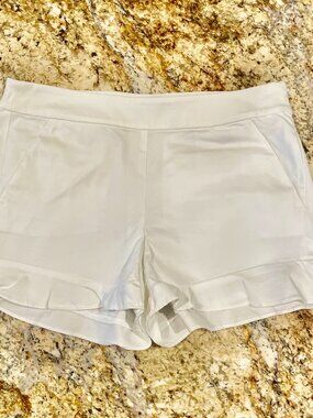 White LOFT Ruffle Hem Shorts Size 4| Side Zip | Crisp & Clean Beach Vacation